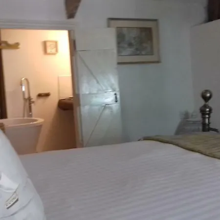 Holly Vintage B&B